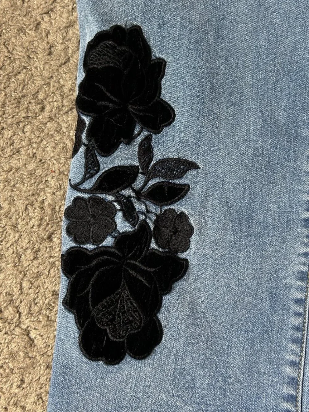 Coldwater Creek Jeans Embroidered Velvet Roses 16 Straight Leg - Picture 4 of 8